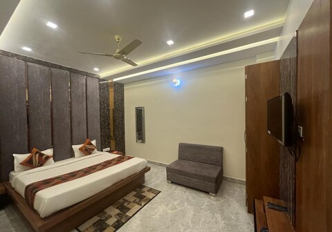 Bristal Hotel and Cafe