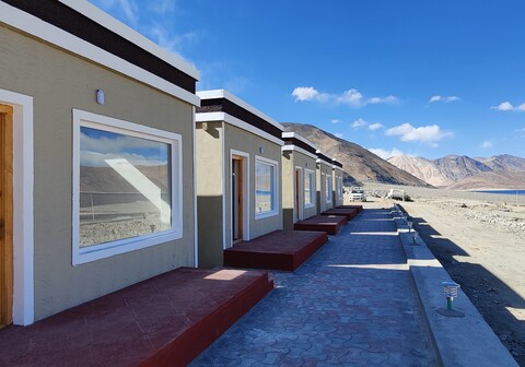 Grand Retreat | Luxury Chalet near Pangong Lake