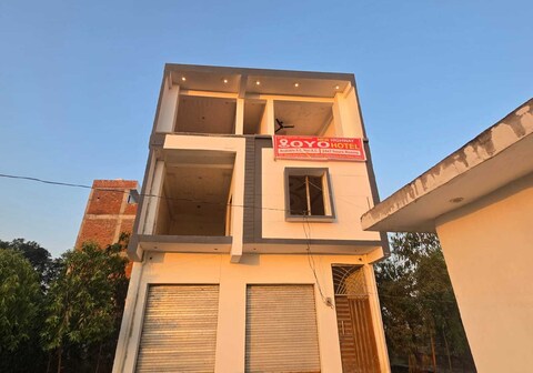 POP 84355B New Highway Hotel