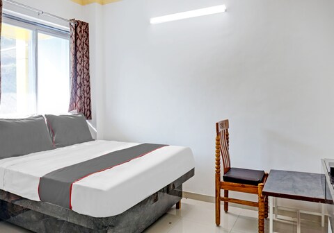 Collection O 84345 Hotel Raj & Lodging