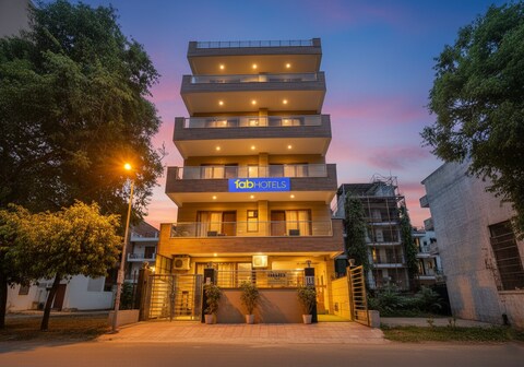FabHotel Muktinath Near Medanta- The Medicity Hospital, Gurugram