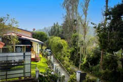 Leela's country house behind rose garden, Kodaikanal Leela's country house behind rose garden, Kodaikanal