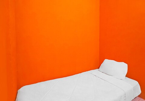 SPOT ON 92569 Anto Homestay SyariahNearPelabuhan Feri Harbor Bay