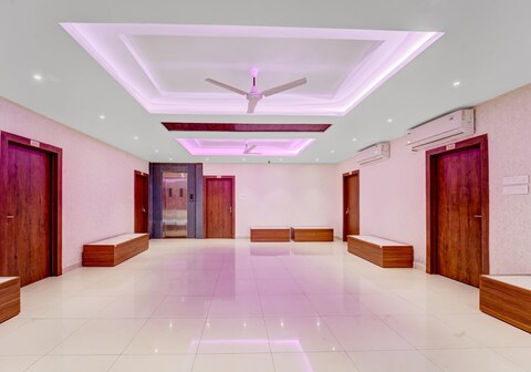 OYO 825700 Hotel La Vista