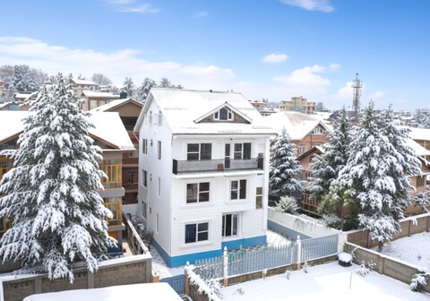 Hotel White Tulip (Nearby Shri Shankaracharya Temple)