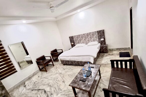 Hotel RajVilla