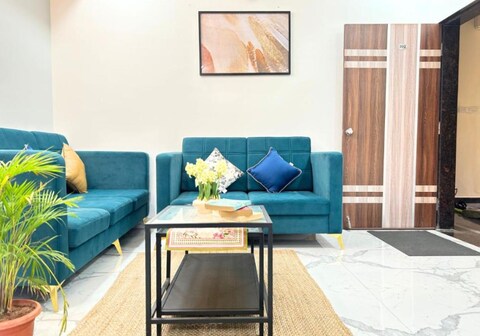 Cityscape Comfort - Stylish 3BHK Central Getaway