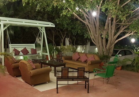 Ambi Farms: Pool Villa & Garden Retreat in Bhopal