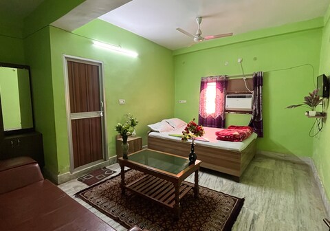 Lazeez Family Restaurant & Pizza Cafe Zone