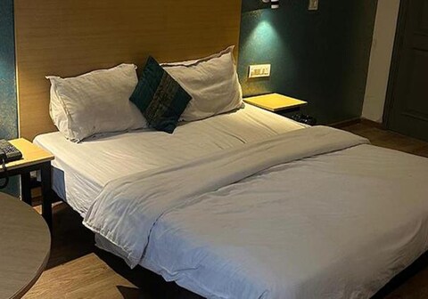 FabHotel Royal Spark Inn