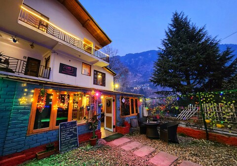 Page 3 | Riverside Rooms & Bar