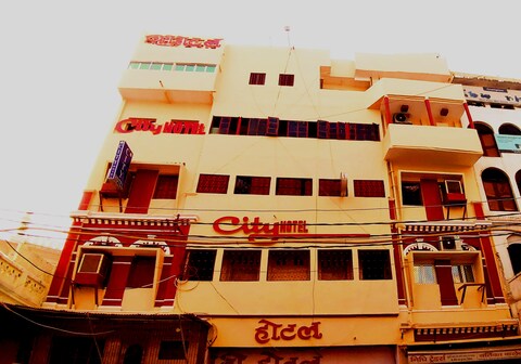 City Hotel
