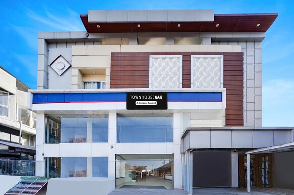 Super Townhouse Oak Silver City Chowk Formerly HW Residency