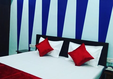 Usha Home Stay / anand Verse