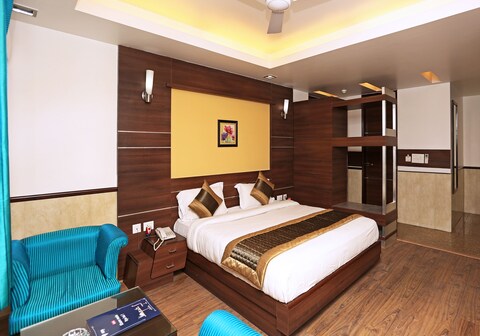 Just Stay @MG Road/Cyber City