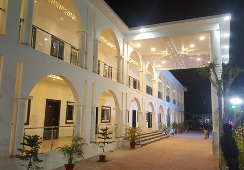 HOTEL SHANVI LANDMARK PANNA