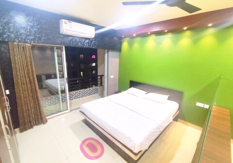 Reasonable HIgh End Entire Apartment/Suite Near Airport CC2 and Eco Park