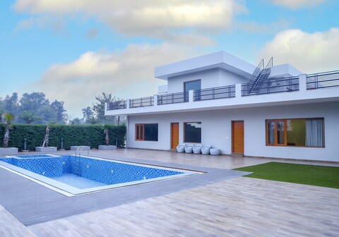 Fillow Casa Gurgaon Cosy Aqua 5BHK Farmstay