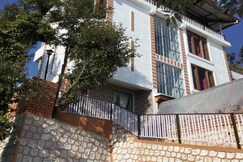 House in the Oaks, Mussoorie| Hill-view Rooms, Mussoorie House in the Oaks, Mussoorie| Hill-view Rooms, Mussoorie