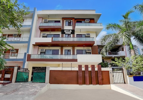 Collection O Sector 70 Noida