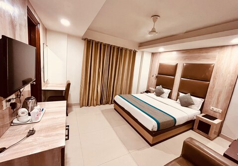 HOTEL SIZZLING STARR