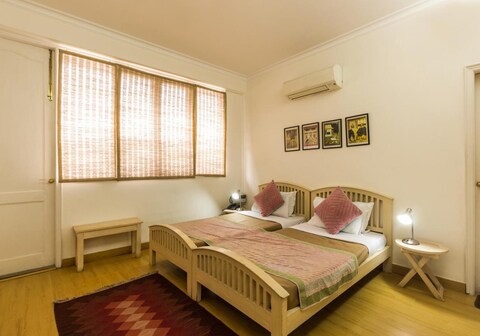 Colonel Retreat at the airport