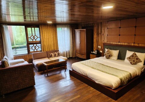 Hotel Dekeling Mall Road