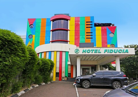 Super OYO Townhouse OAK Hotel Fiducia Serpong