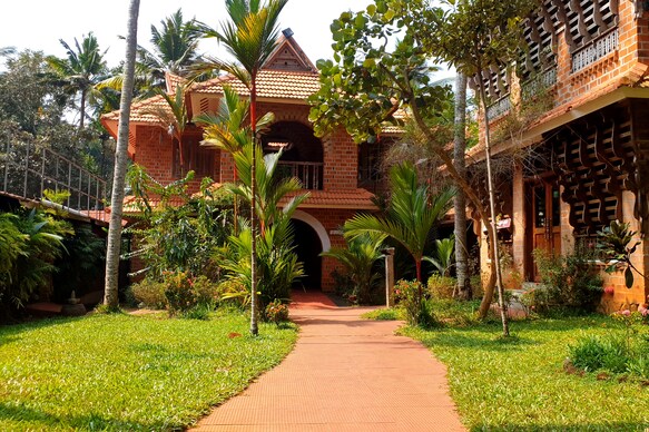 Gods Own Country Resort by Bestinn Leisure