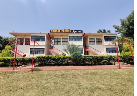 Sandal Clouds Resort Marayoor