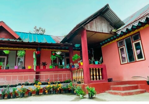 Lodenla Homestay By StayApart