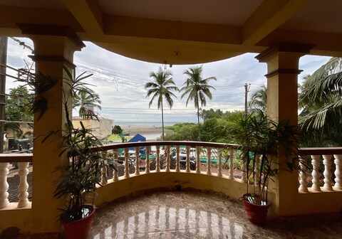 Thomas Ashwem x One Light Stays