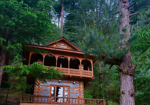 Kath Kuni Duplex Chalet with Grand View Balcony