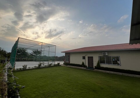 Open Skies Farm by What a Retreat