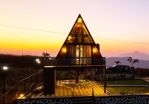 SKYGRAM STAYS CLOUD 1 1BHK WITH LAKE VIEW