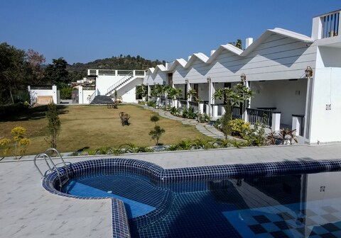 Yellow Tail by Puggles Resorts