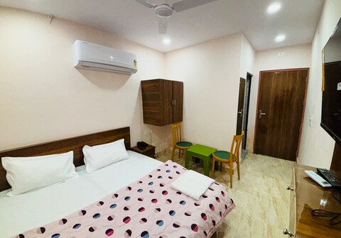 Lotustar Hotel Gandhi Nagar