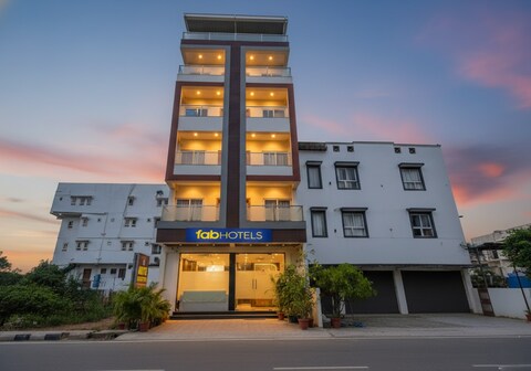 FabHotel Synergy Stays