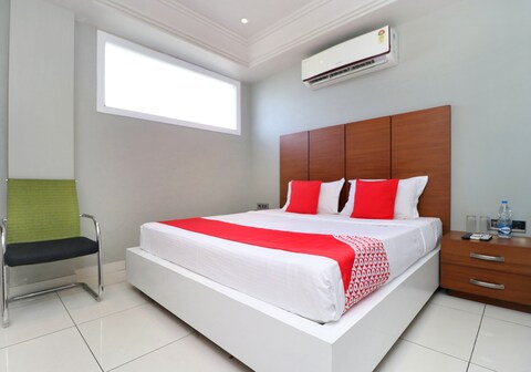 Hotel Abiss Restaurant & Banquets