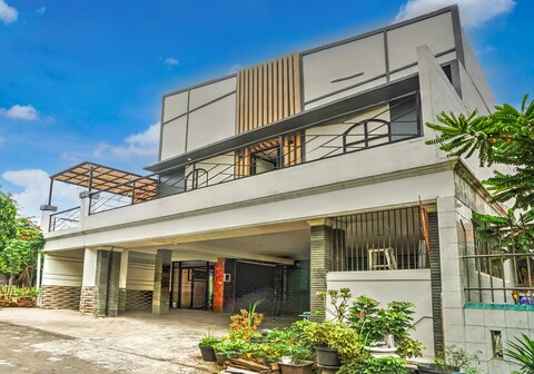 Hotel O near Ciputra World Surabaya formerly Darmo Residence