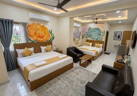JAY & JAS Hotel