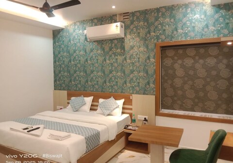 Hotel Priyansh Inn At KIIT Square