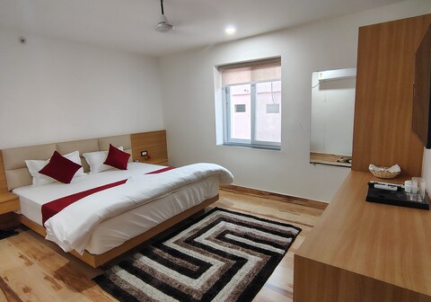 BHOOMI PALACE HOTEL AND BEELA'S BITES RESTAURANT