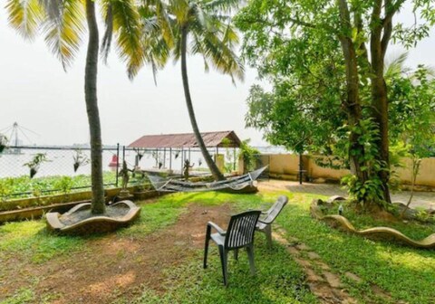 Bachelors Freedom Mulavukkad