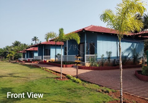 Magnolia By The Beach