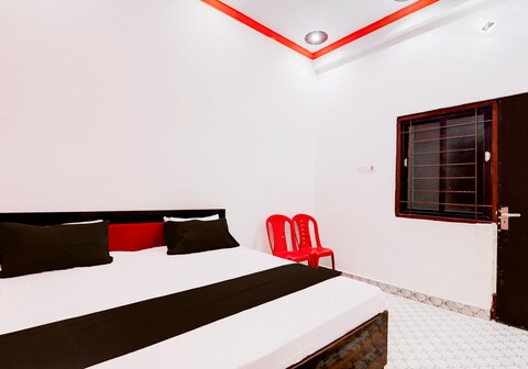 OYO 823892 Hotel sadhna Palace