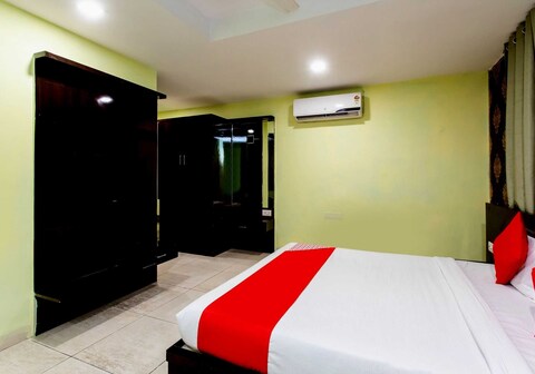 Capital O Swan Paradise