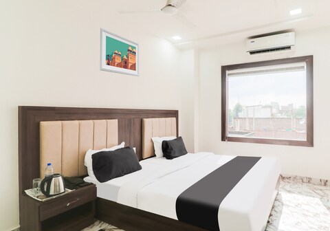 Hotel O Mahaveer Palace