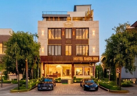 Hotel Basil Inn