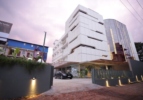 Hilux Courtyard Hotel